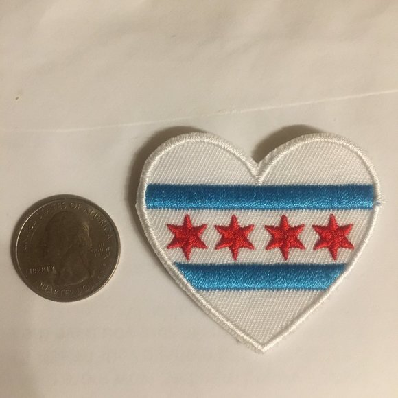 Chicago flag heart-shaped earrings + free Chicago heart patch - Picture 4 of 5